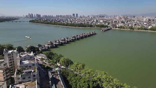 城市河流古桥航拍全景