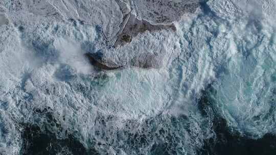 海浪波涛汹涌