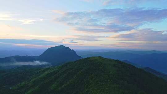 航拍夕阳晚霞下的群山