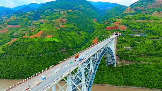 正在建设的金刚园隧道高黎贡山高速大桥航拍