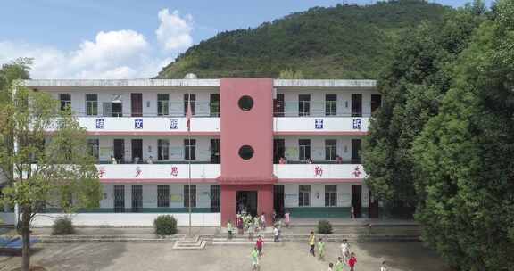 湖北咸宁山区希望小学航拍