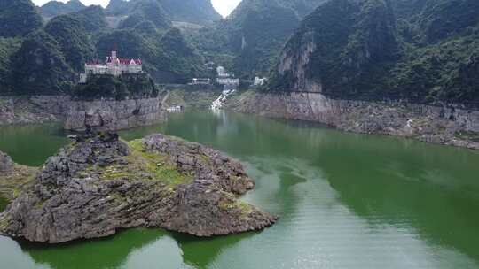 航拍贵州万峰湖城堡山水风光大气景色视频素材模板下载