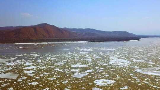 航拍乌苏里江饶河开江流冰