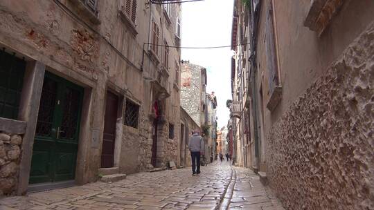 克罗地亚的一条狭窄小巷