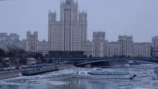 冬季莫斯科河上的交通【4K】