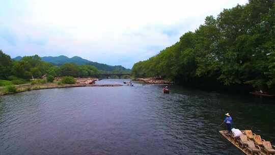 航拍武夷山九曲溪竹筏漂流绿水青山溪流竹排