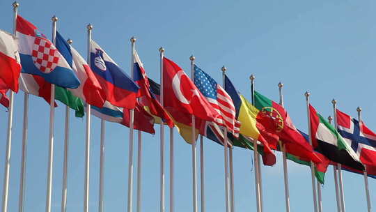 联合国外面飘扬的世界各国旗帜视频素材模板下载
