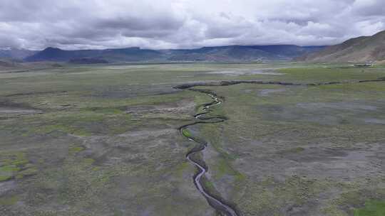 普莫雍措湖岸湿地风光