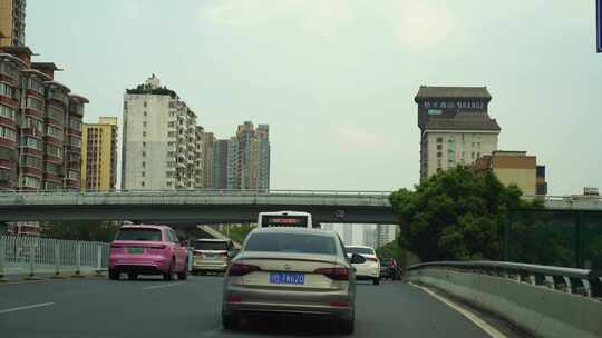 开车行驶在长沙道路第一视角城市驾驶汽车