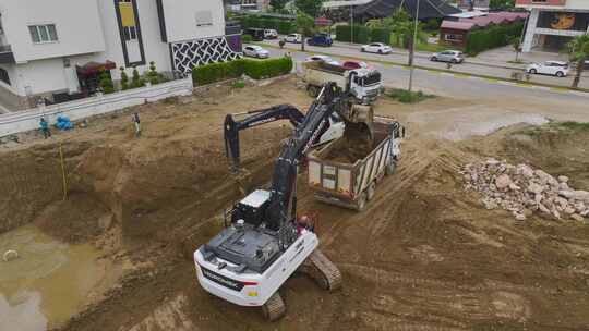 鸟瞰图建筑开始使用第一台混凝土和重型机器