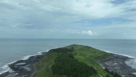 海上小岛航拍大海岛屿海岸线风景自然风光