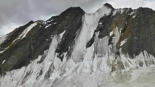 航拍川西格聂山区阿萨贡格雪山冰川风光