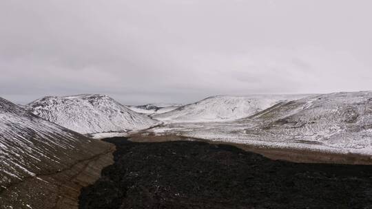 航拍雪山景观