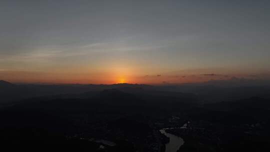 远山日出延时山峰日出航拍风景乡村日出风光