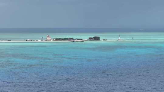 西沙群岛海域蓝绿色玻璃海实拍航拍4K