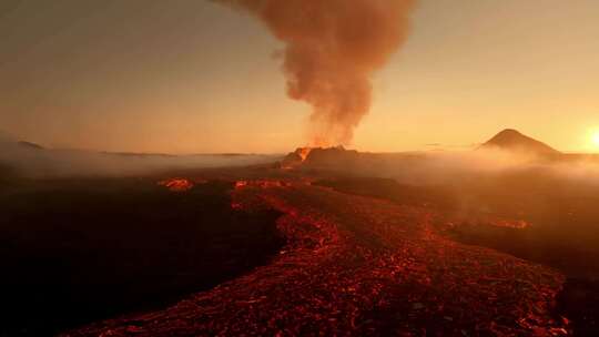 火山喷发岩浆涌动爆发实拍FPV无人机航拍