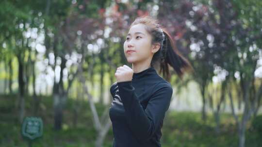美女户外公园绿色自然跑步