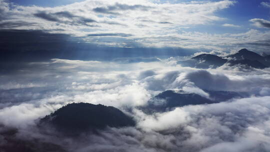 云雾缭绕的腾冲火山群视频素材模板下载