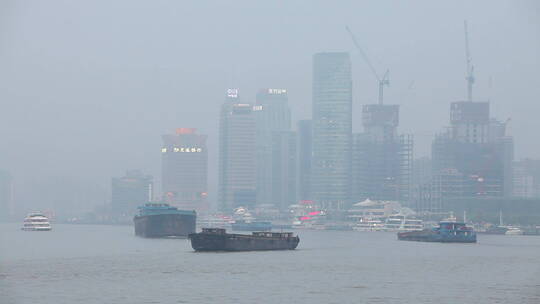 船在上海珠江上航行视频素材模板下载