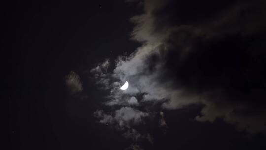 月亮夜晚的月亮