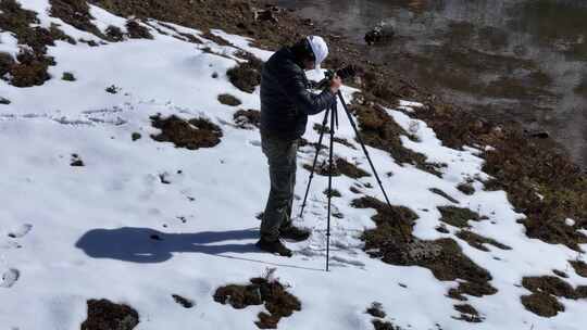 青海互助浪士当雪山人物航拍视频