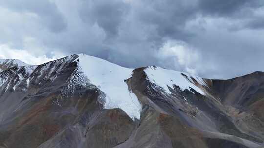 新疆雪山