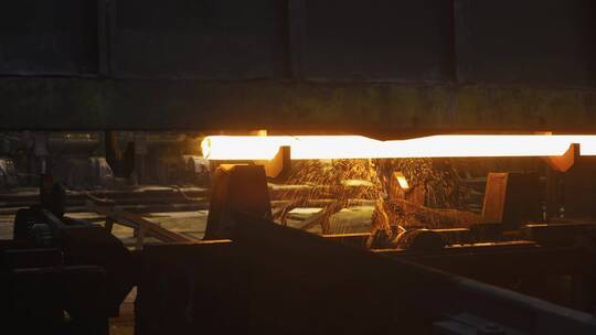 钢厂钢管生产红热管