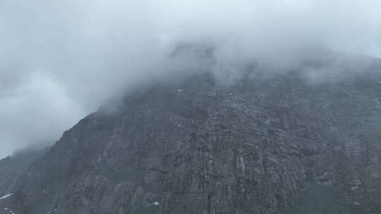 雨中航拍甘孜稻城亚丁山脉风景