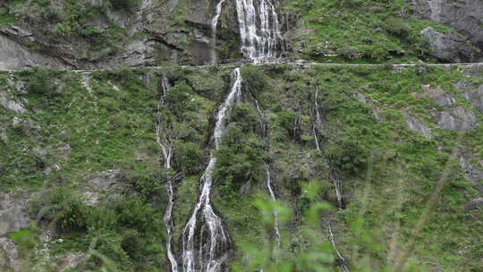 大峡谷瀑布高山流水