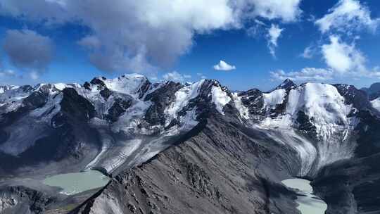 新疆天山雪山