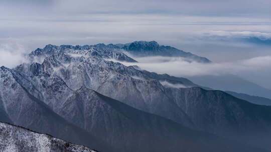 雪山云海自然风光全景