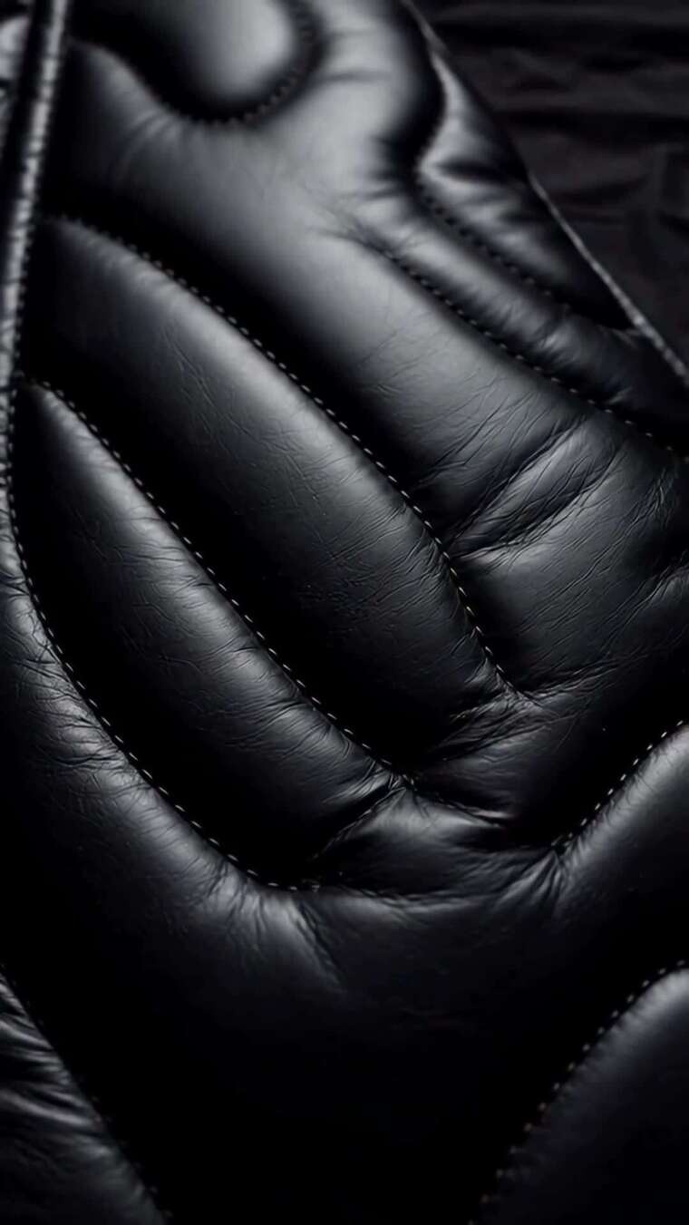 黑色皮革材质特写