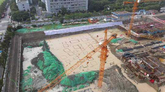 暴雨过后建筑工地积水无法开工4K航拍