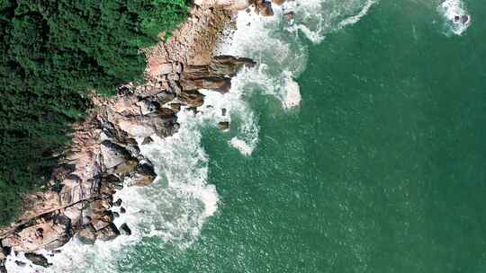 4K航拍南澳岛海岸线岛屿教室海浪