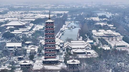 航拍瘦西湖景区园林大明寺观音山宋夹城雪景