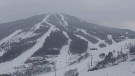 航拍吉林省通化市万峰滑雪场冬季风光