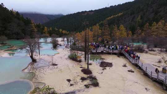 航拍四川九寨沟黄龙景区争艳池映月池迎宾池