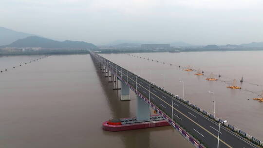 航拍跨越台州椒江大桥往章安方向