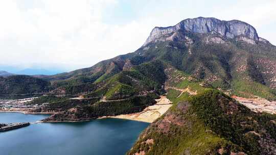 云南泸沽湖山脉