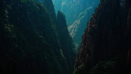 西海大峡谷的山峰