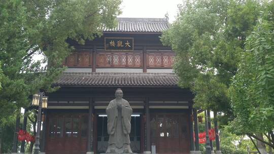 湖南衡阳石鼓书院大观楼孔子雕像