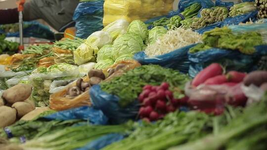 【镜头合集】菜市场商贩卖各种蔬菜