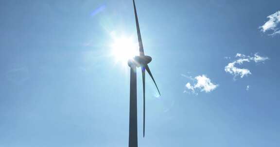 风能风力发电场风车和太阳光