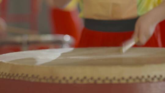 唯美小孩学生练习打鼓交响乐团演出锣鼓队