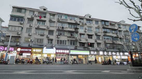 中国上海马路街头便利店市井生活气息空镜头