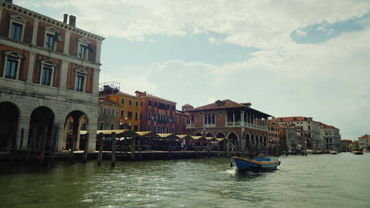 大运河旁的威尼斯市