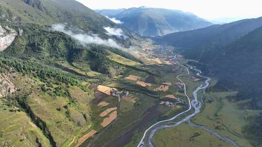 航拍四川甘孜贡嘎山乡上城子村田园风光