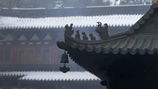 杭州径山寺中式古建筑寺庙雪景