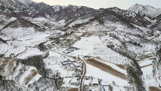 辽宁山村雪景