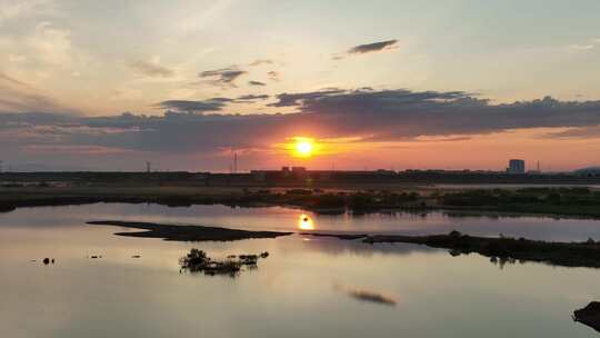 航拍夏日城郊湖泊日出